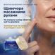Нанесення нічного крему BIOXCIN AGE REVERSE масажними рухами на зрілу шкіру обличчя, шиї та декольте
